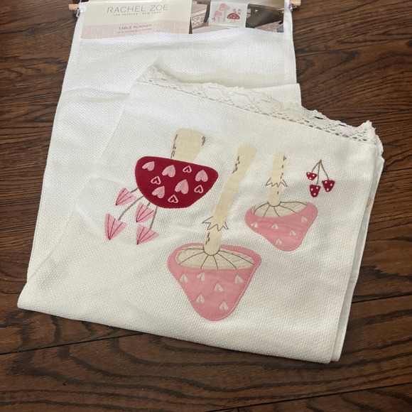 Rachel Zoe VALENTINE MUSHROOM HEART TABLE RUNNER Applique 14x72" Huck Cloth - Picture 5 of 5